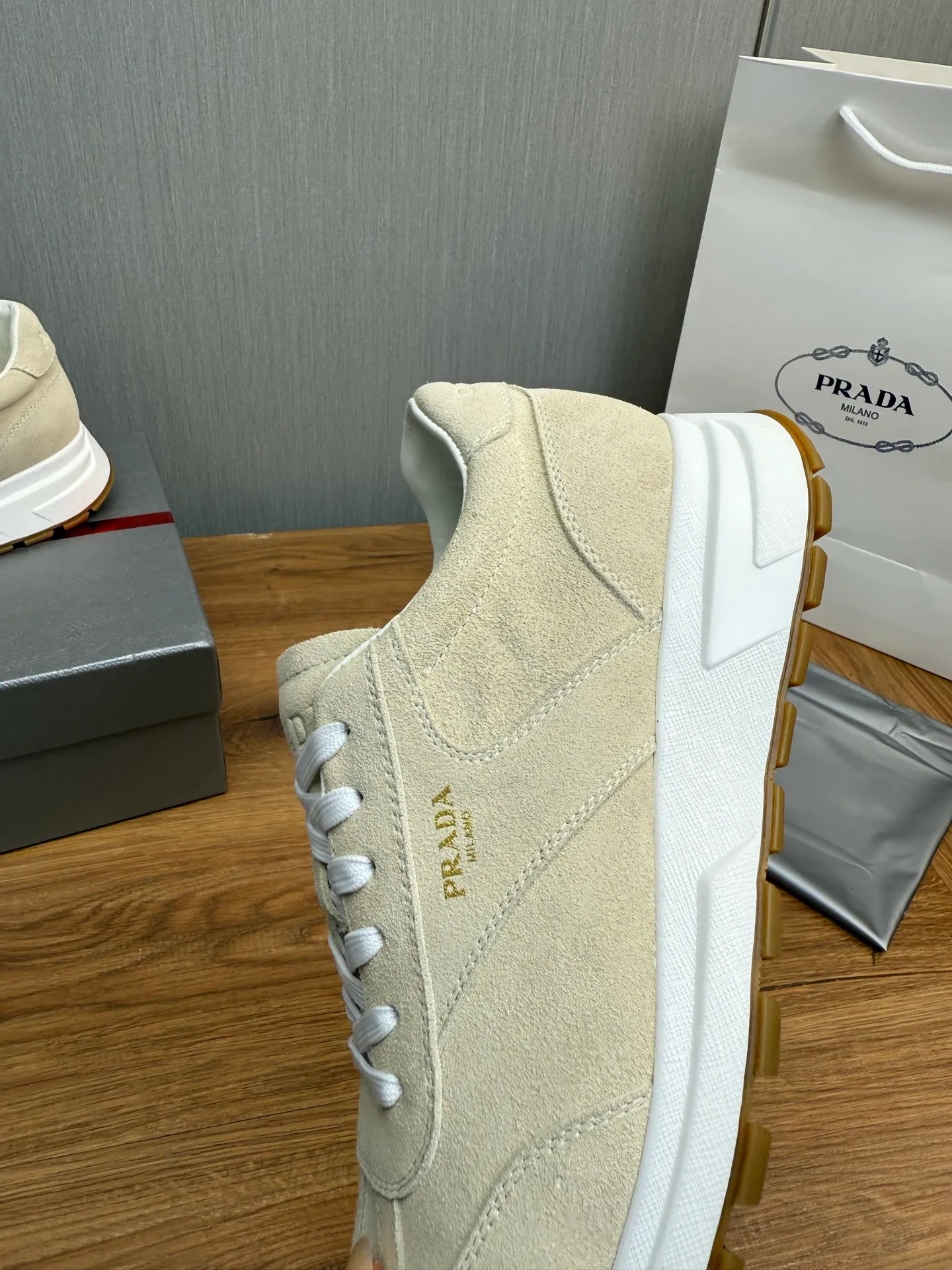 Men's shoes 💰580💰 [PRADA] Hot-selling men's shoes shipped 👏Official website synchronized ⬆️ Original cowhide fabric + cowhide lining, cowhide feet 🐮 1:1 shipment ✔️Original original sole, 38-45 (45. Customized, non-refundable)
